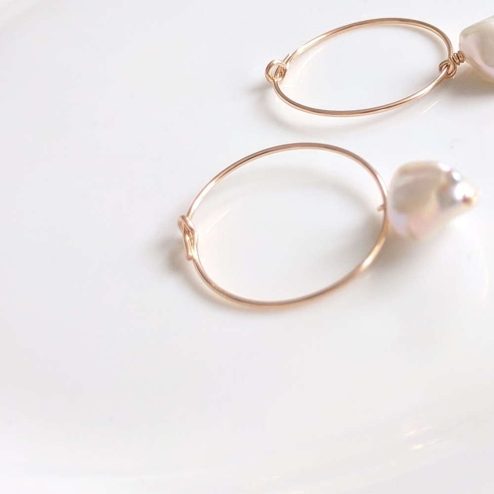 (SOLD)14K Gold Filled Baroque Pearl Hoop Earrings,Hand crafted,20 mm, - Picture 3 of 3